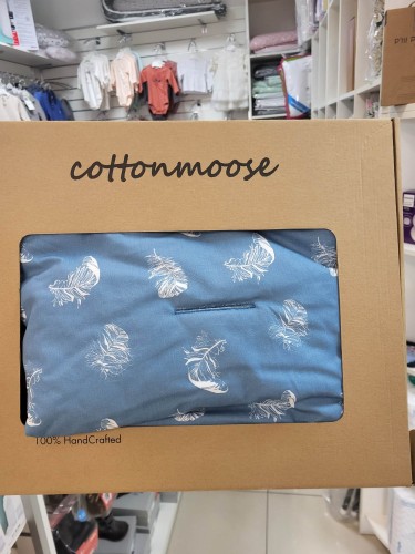 cottonmoose Otulaczek rożek piórka blue